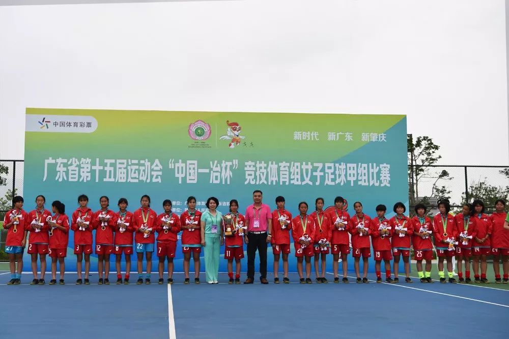 女子足球賽事最新動態(tài)與小巷深處的獨特足球風味小店