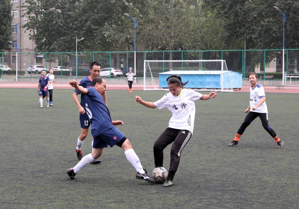 女子足球賽事最新動態(tài)與小巷深處的獨特足球風味小店