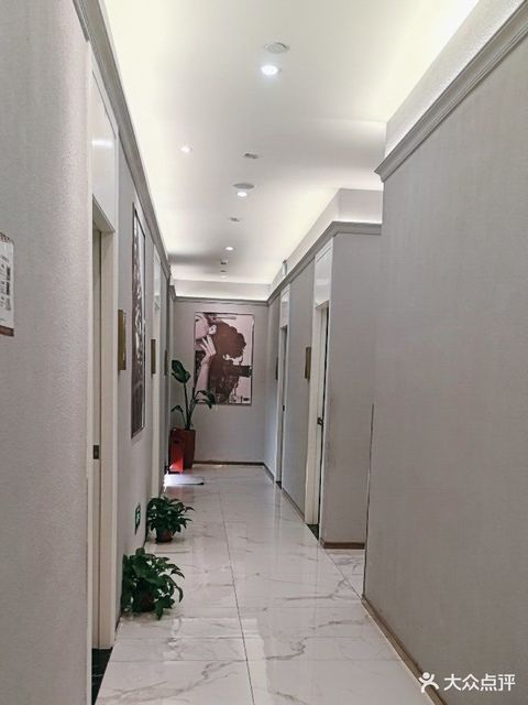 最新美容場(chǎng)所重塑自信光彩，自我重塑與自信綻放