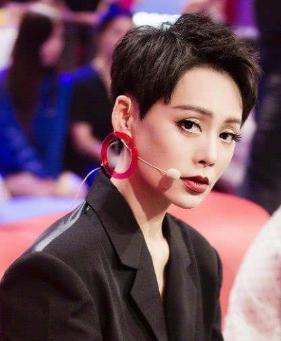 寧靜演員與寶藏小店的邂逅，小巷深處的表演與美食之旅