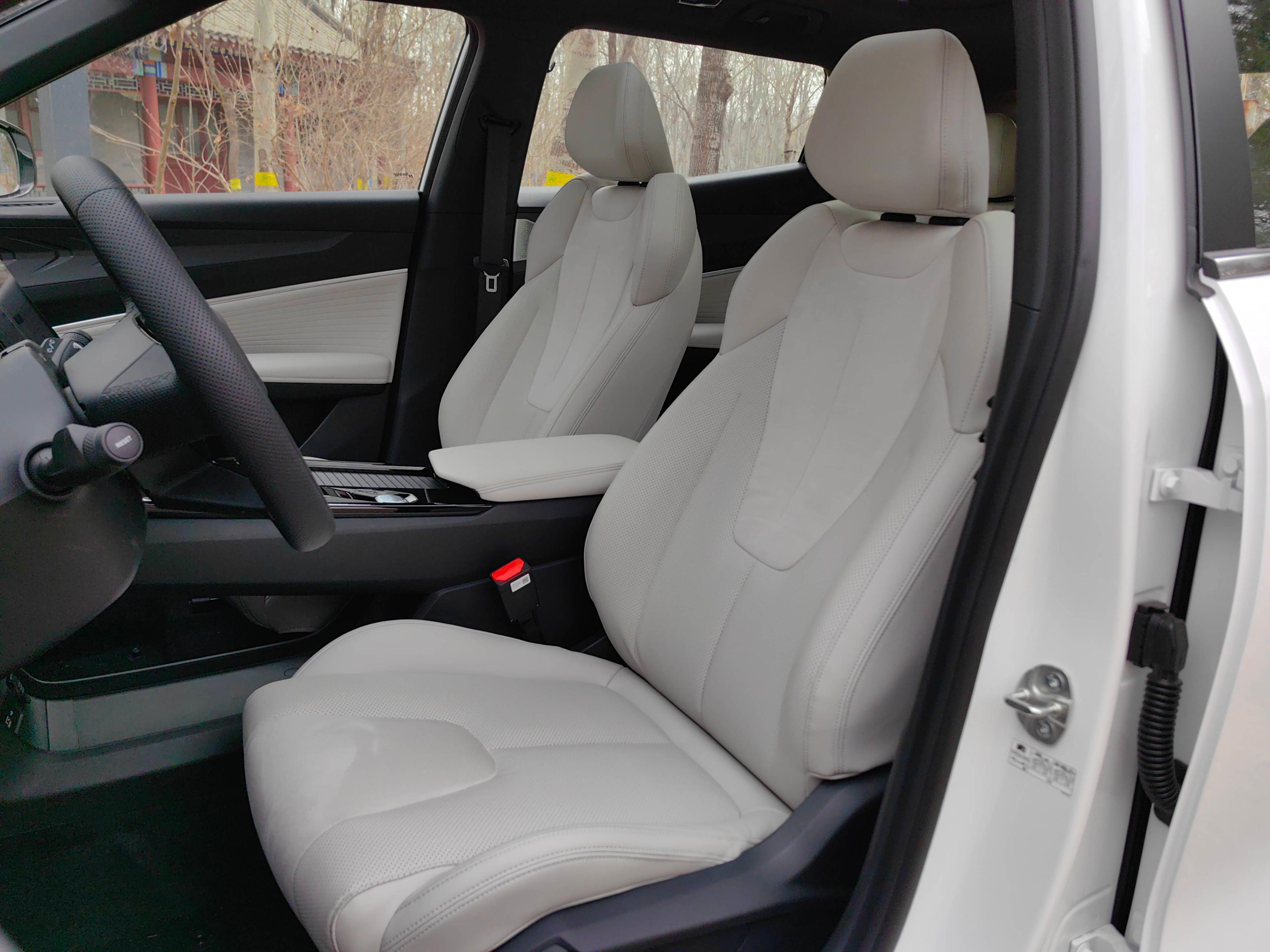 吉利新品科技引領(lǐng)未來(lái)，重塑駕駛體驗(yàn)新動(dòng)態(tài)