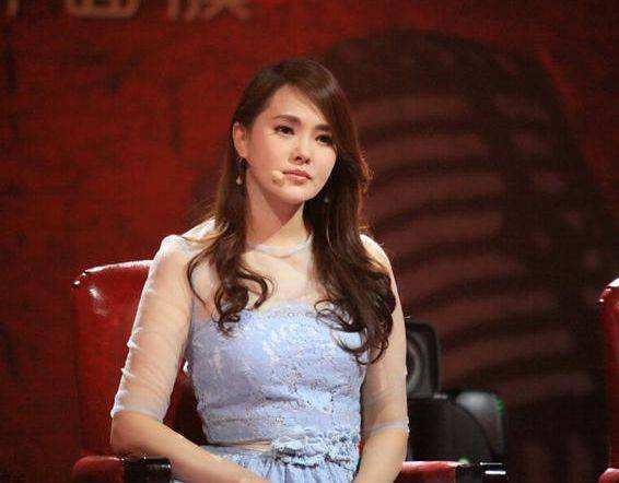 伊能靜最新動態(tài)揭秘，小巷中的隱藏瑰寶風采展露無遺