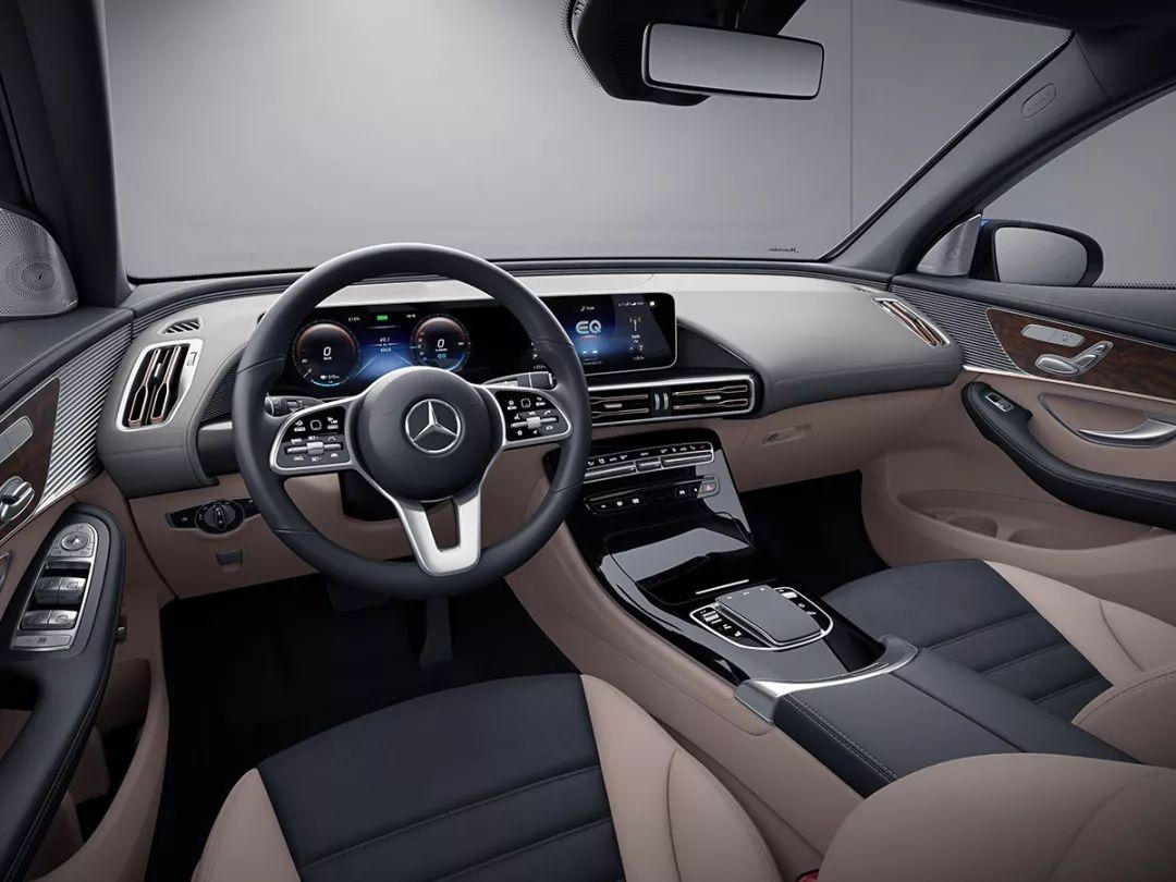 奔馳尖端科技深度解析，小巷中的隱藏寶藏之謎