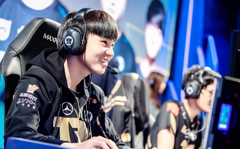 RNG最新比賽重塑電競體驗，科技與激情的碰撞。