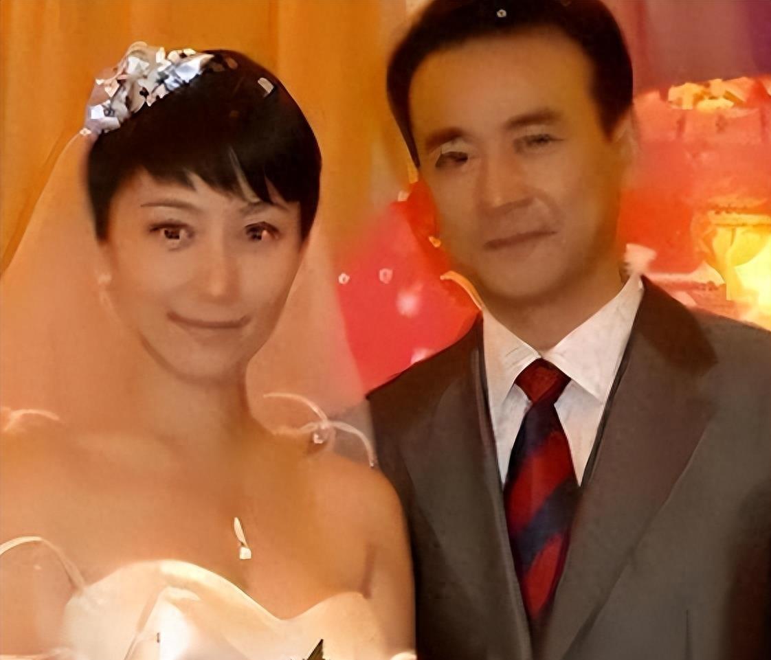 郝蕾探尋小巷中的隱秘美味，美食之旅獨家揭秘