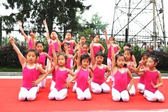 最新幼兒舞蹈展示，歡樂的自然美景探索之旅