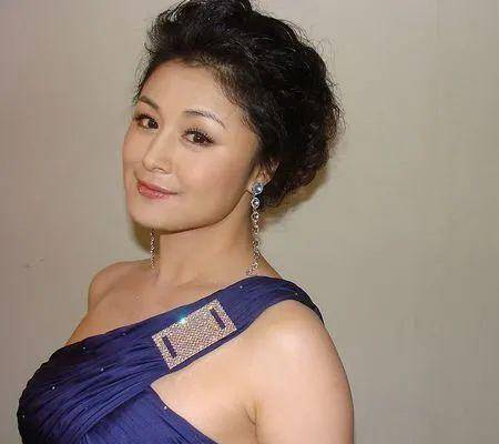 年輕小姨子的溫馨日常，愛與陪伴的動人篇章