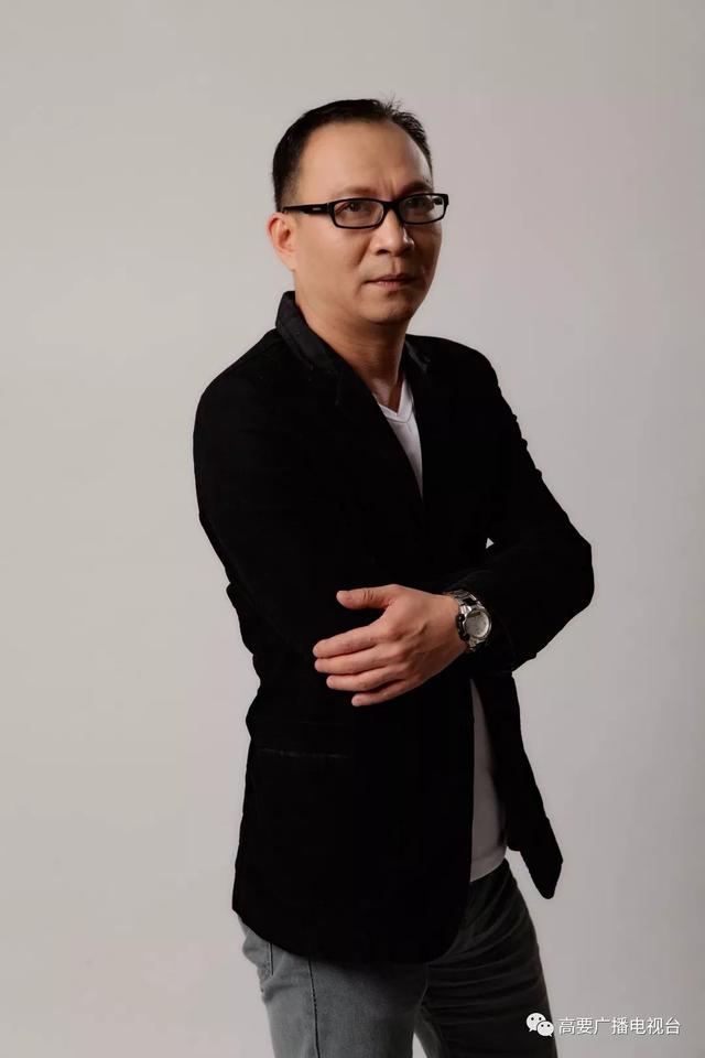 浩文新作，躍動(dòng)知識(shí)的海洋，自信塑造未來(lái)之路