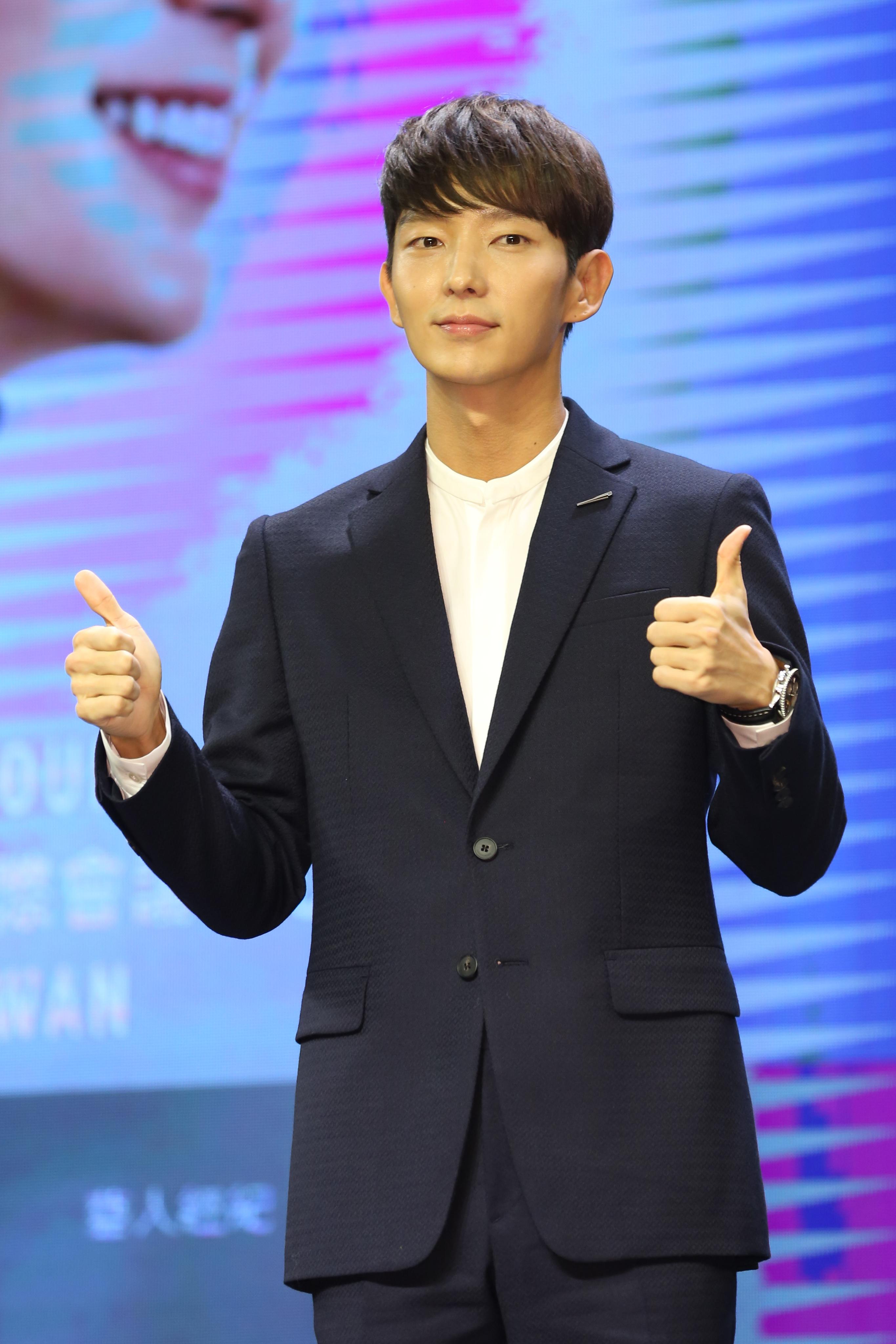 演員最新規(guī)定,演員最新規(guī)定，探尋小巷中的獨(dú)特魅力小店