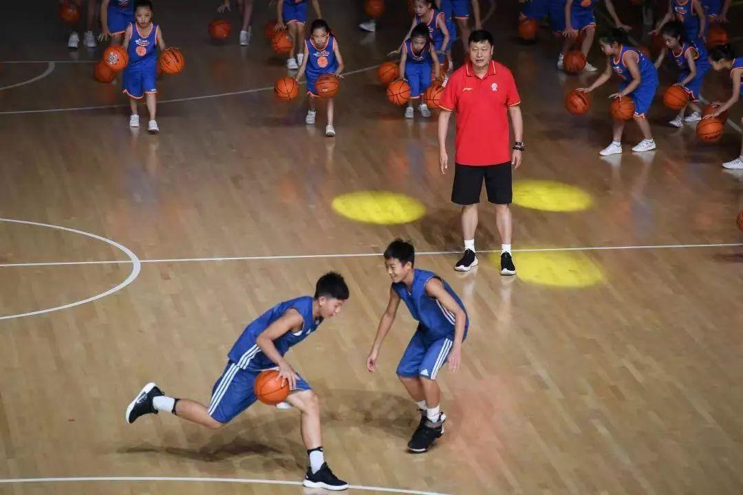 籃球比賽標(biāo)志,籃球比賽標(biāo)志，自信、成長(zhǎng)與無限可能性的象征