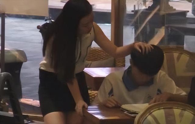 善良的女老師電影,善良的女老師電影，陽光下的溫情故事