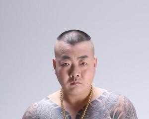 天津喜劇演員，尋找內(nèi)心平靜的喜劇之旅