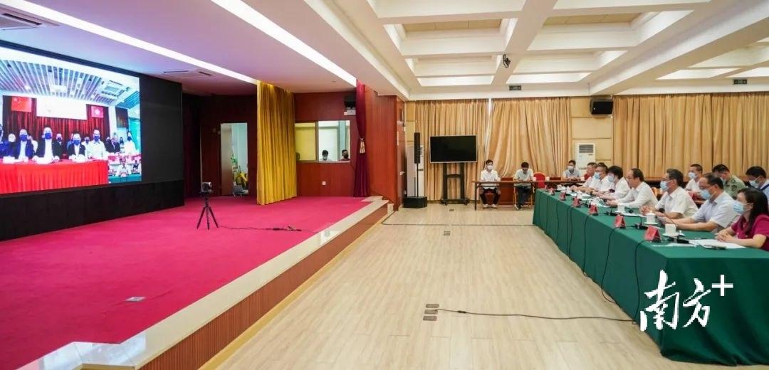 2024年濠江免費(fèi)資料,安全設(shè)計(jì)解析說明法_冷靜版95.205