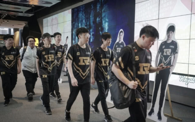 RNG昨日賽場風采，熱血青春鑄就榮耀時刻的輝煌之戰(zhàn)