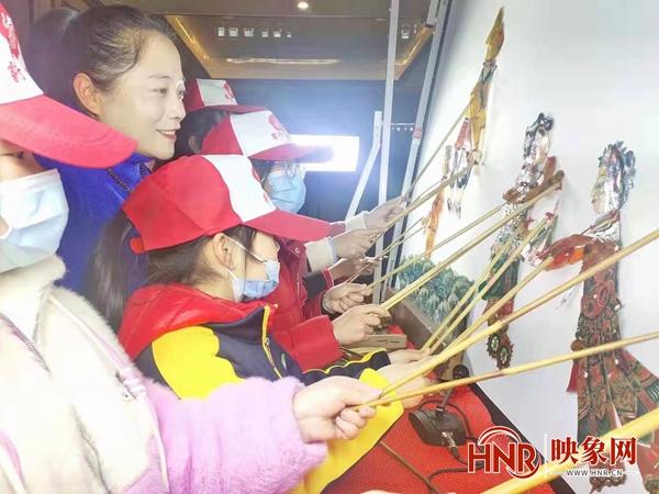 羅山皮影新戲在線，科技與傳統(tǒng)藝術(shù)的融合盛宴