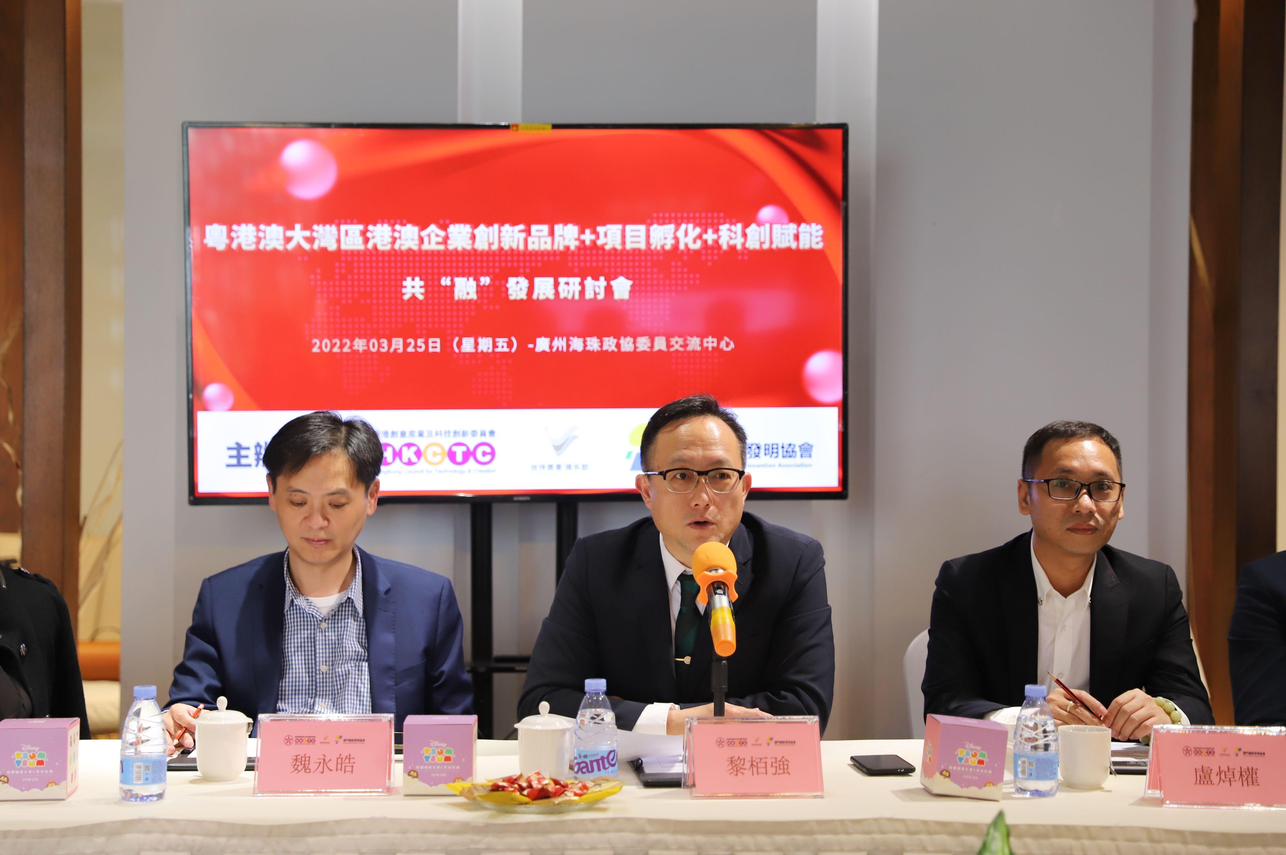 新澳門最精準(zhǔn)免費大全,專業(yè)數(shù)據(jù)點明方法_商務(wù)版76.304