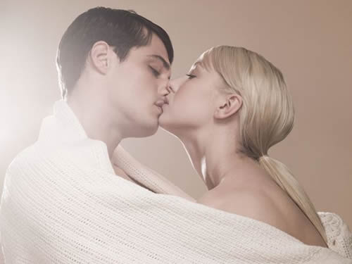 深度解析夢(mèng)境中的奇妙邂逅，夢(mèng)見與明星接吻的奧秘