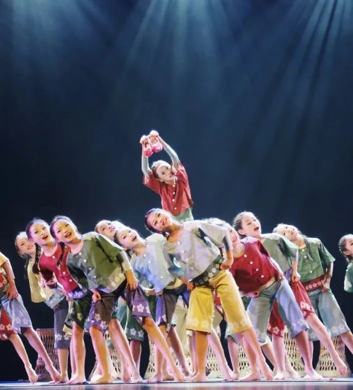 參加舞蹈比賽的好處全解析，提升技藝、鍛煉身心與拓展社交舞臺(tái)的絕佳機(jī)會(huì)