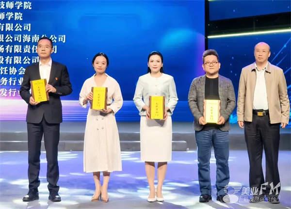 馮瑩2025最新動(dòng)態(tài)，自然美景探索之旅，尋找內(nèi)心的平和與喜悅