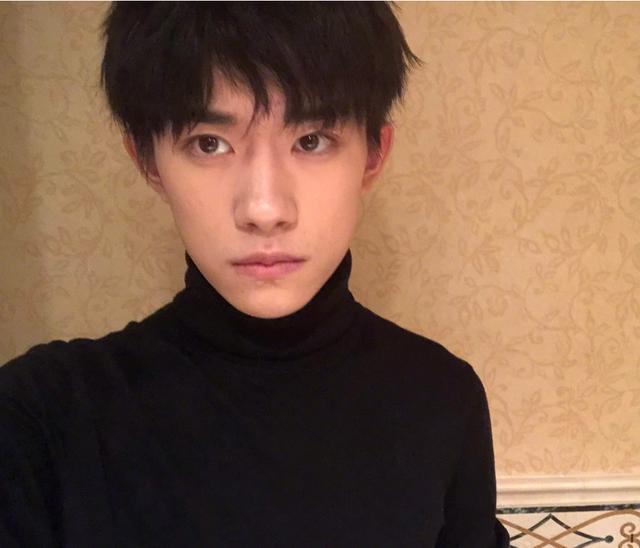 重磅揭秘，明星曝光照片，瞬間展現(xiàn)光彩！