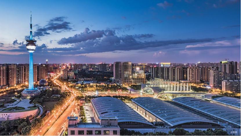 電視塔的高度與小巷風(fēng)情，一場(chǎng)融合探索之旅