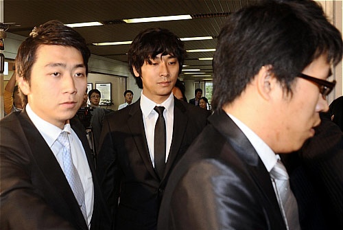 韓國(guó)明星吸毒現(xiàn)象，背景、事件、影響及在當(dāng)代的地位挑戰(zhàn)