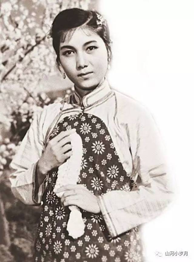 揭秘香港演員劉巧兒，星光璀璨，演技炸裂的熒幕魅力！