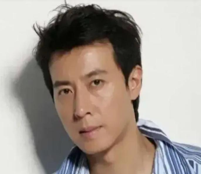 老演員于洋，自信與成就感的勵志人生，熒屏內(nèi)外都閃耀的傳奇故事