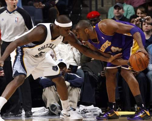 科比巔峰時(shí)期的比賽錄像，展現(xiàn)變化、自信與成就的力量傳奇時(shí)刻