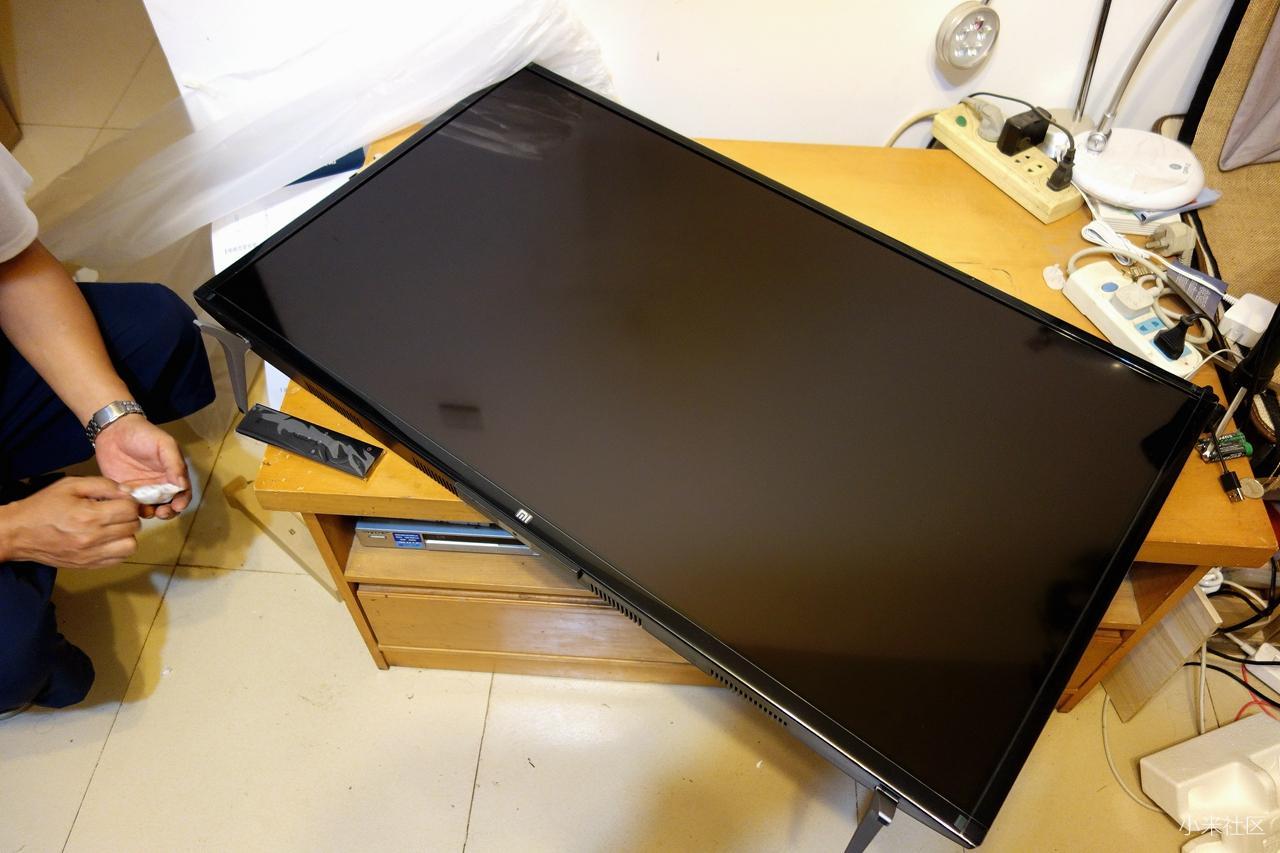 科技與生活的完美結(jié)合，小米電視機完美融入家庭生活