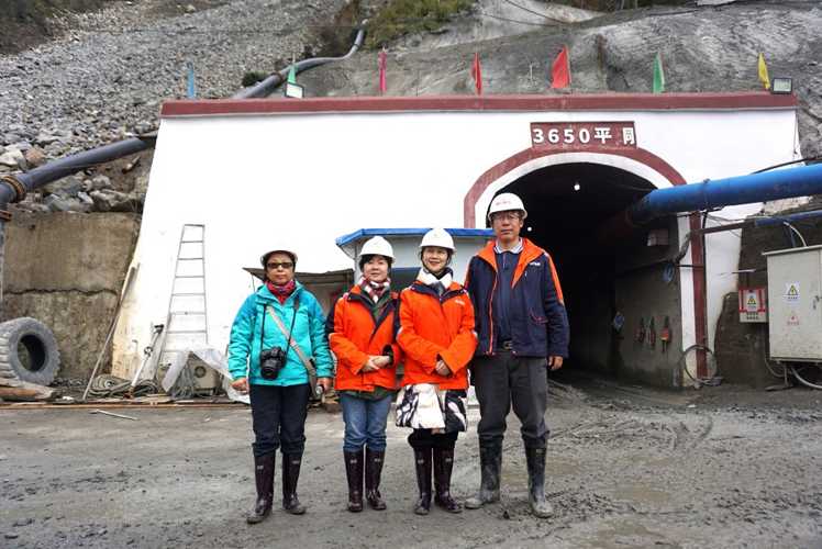 甘孜州鋰礦最新動態(tài)，小巷深處的鋰礦珍寶與獨特小店