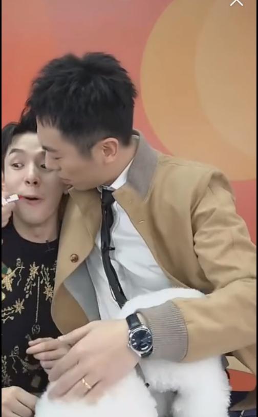 男演員直播日常，鏡頭下的歡樂與陪伴時(shí)光