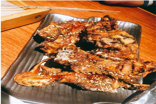 最新烤雞架，小巷美食秘境的誘人誘惑