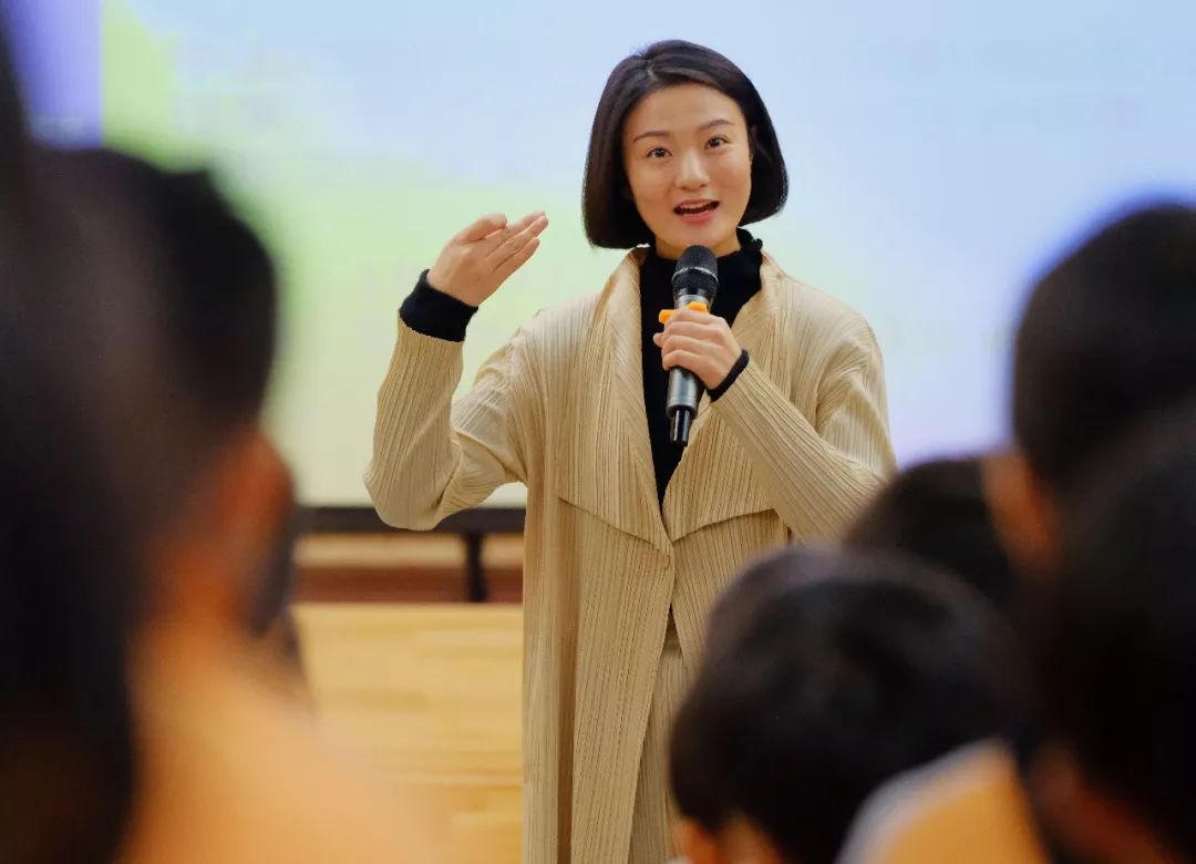 演員李麗，表演藝術(shù)學(xué)習(xí)與演員任務(wù)完成指南