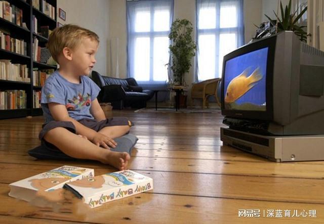 嬰兒可以看電視嗎？初為父母的嬰兒看電視指南！