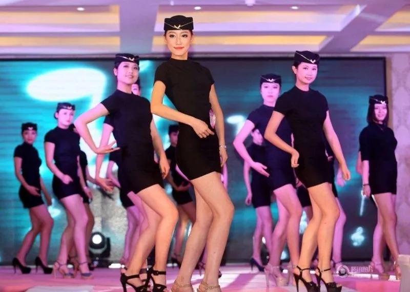 央視主持人張瑋，魅力與氣質(zhì)并存的新照亮相