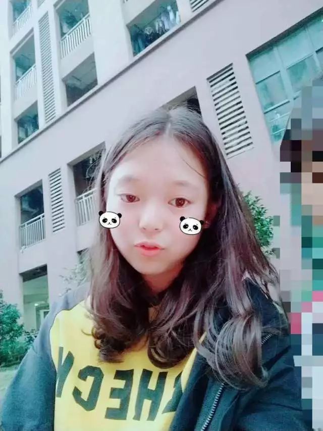 李詩(shī)詩(shī)探秘小巷之旅，遇見獨(dú)特小店揭秘其秘密