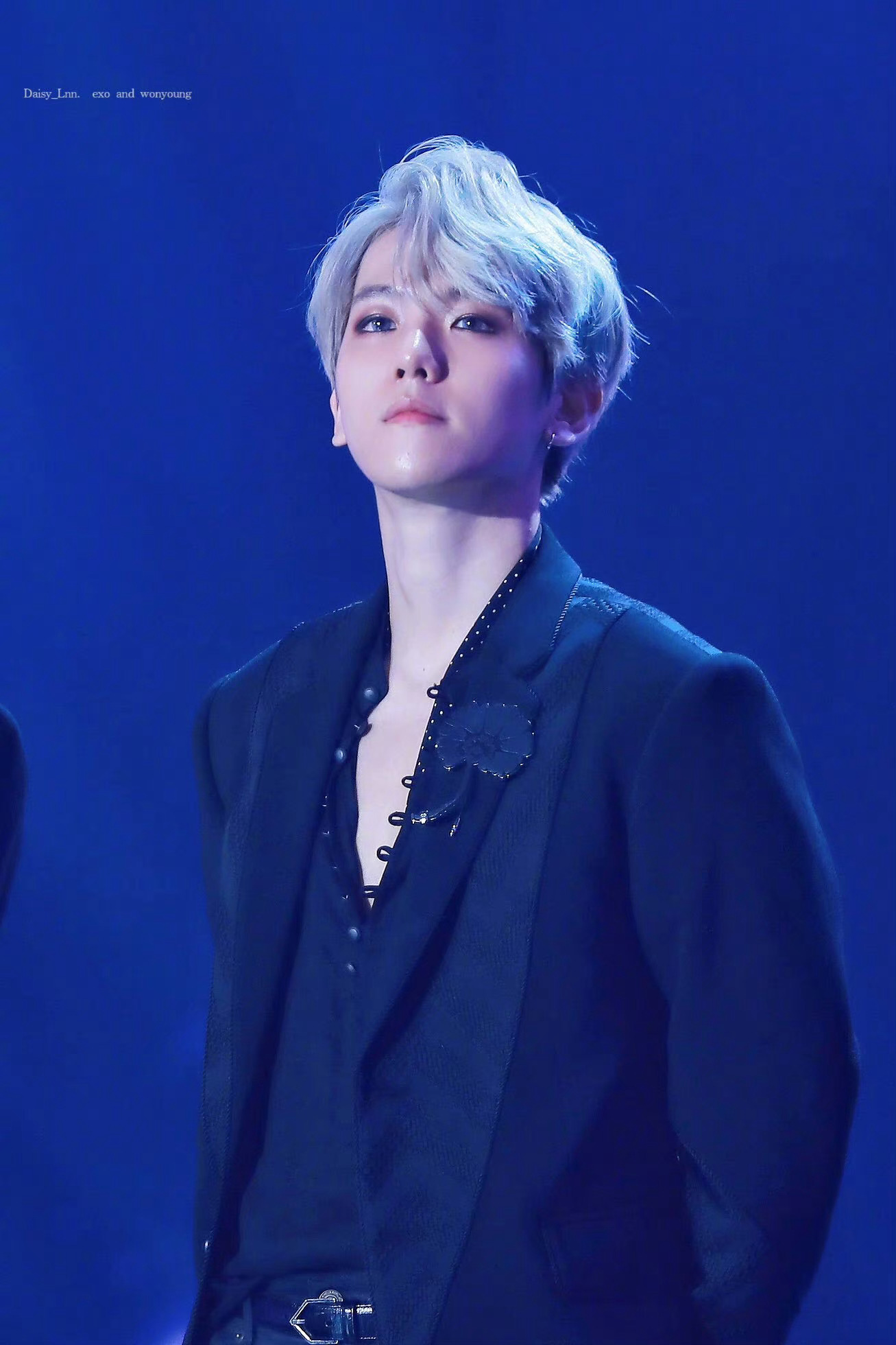 伯賢最新造型，時尚魅力的巔峰展現(xiàn)