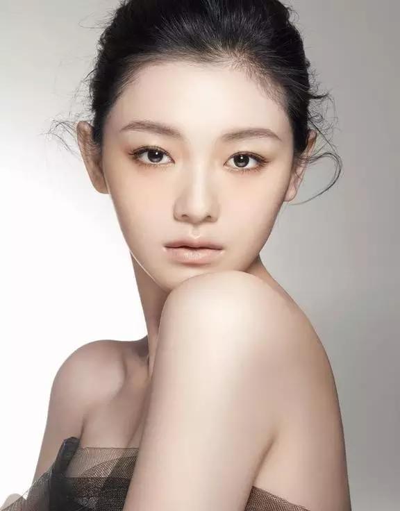 女明星的舞臺與熒屏之旅，學習、變化與自信成就之路