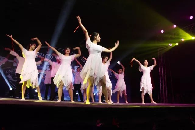 公司舞蹈比賽，舞動自信，筑夢舞臺
