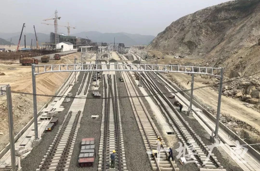 漢十高鐵最新進(jìn)展，速度與科技的融合，智能出行新時(shí)代的開啟