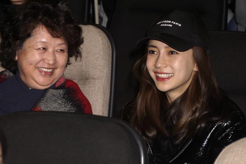 我妻子的媽媽電影，引領(lǐng)科技潮流，全新高科技產(chǎn)品震撼登場！