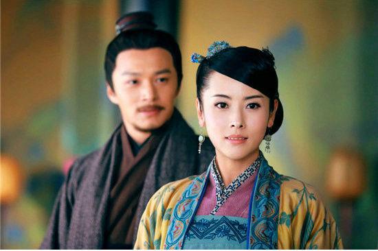 閔柔的日常，舞臺內(nèi)外的趣事與真摯友情之旅