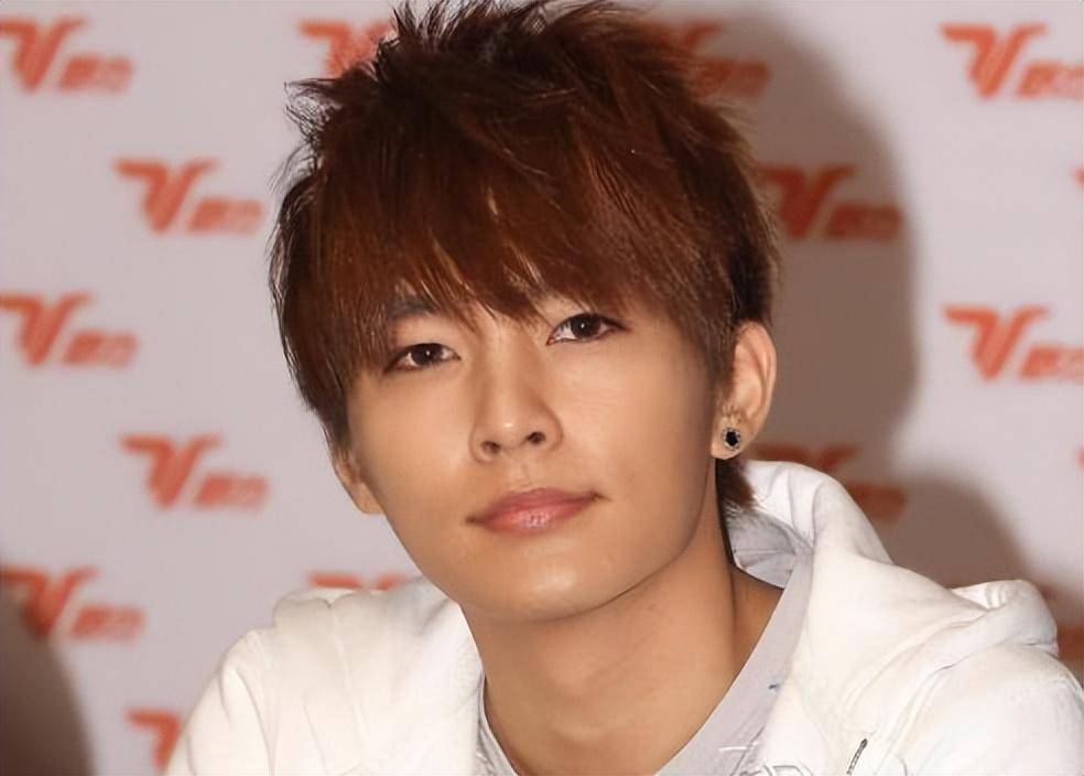 炎亞綸最新動(dòng)態(tài)，引領(lǐng)科技潮流，生活因他煥新彩