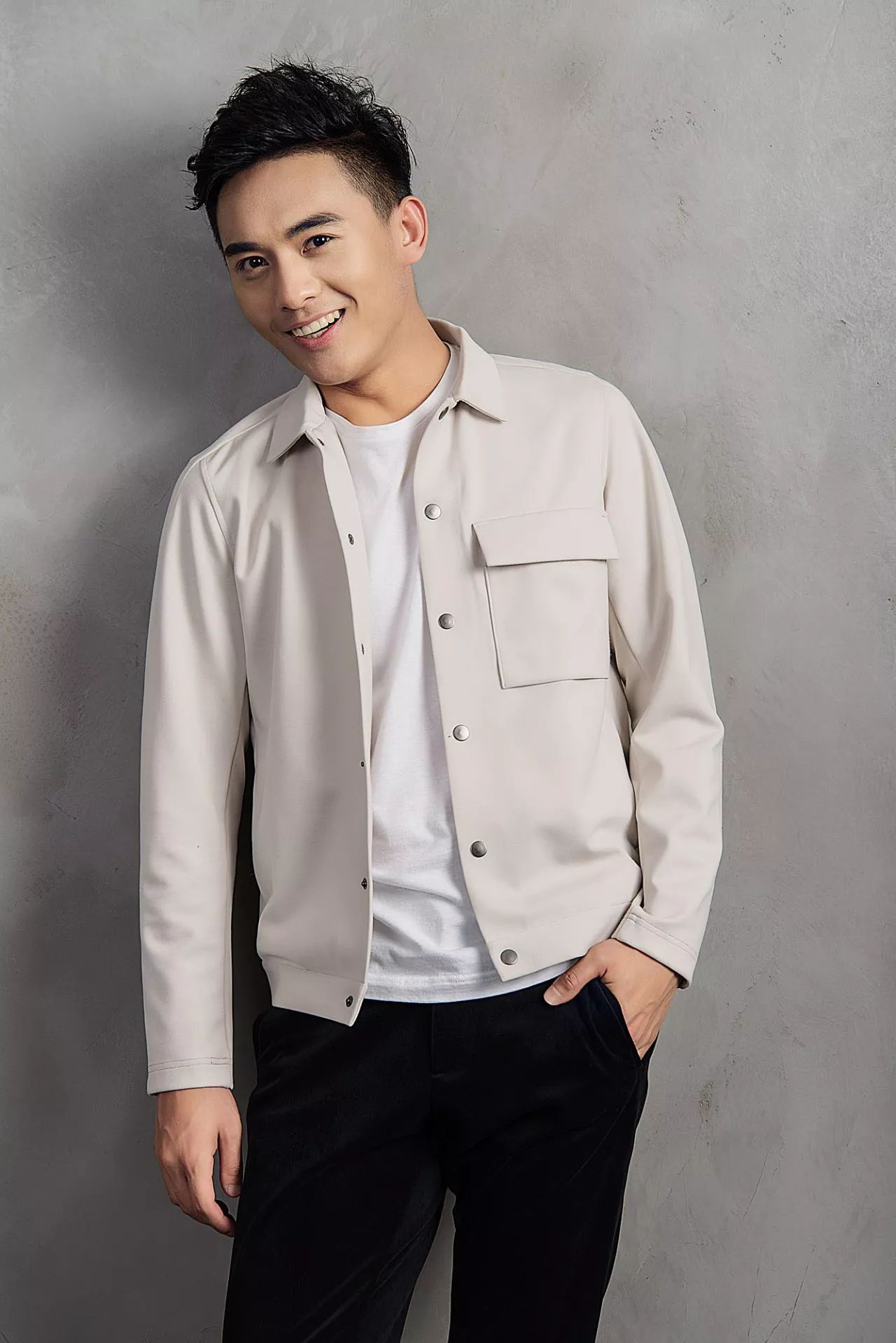 演員褚翰，演技展現(xiàn)與個人魅力的雙重閃耀