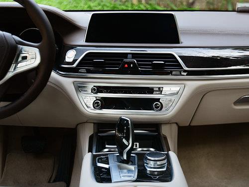 2025款寶馬730Li優(yōu)惠信息，與自然美景的浪漫之旅啟幕！