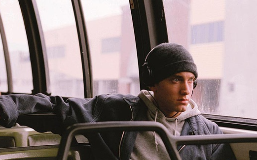 八英里比賽的激情與挑戰(zhàn)，賽場上的速度與意志的雙重考驗(yàn)