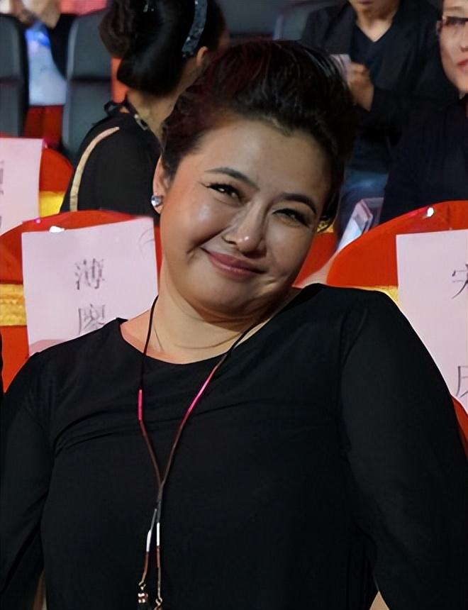 岡江凜最新，小巷中的美食秘密