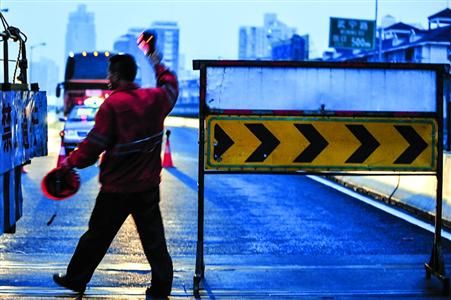 封路最新新聞及其背后的暖心故事概述