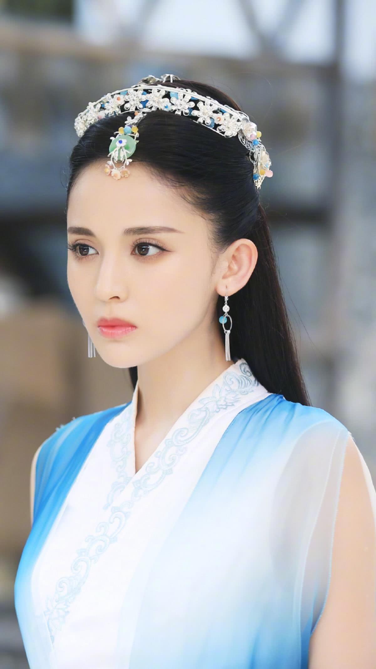 古裝魅力再現(xiàn)，歷史與時(shí)尚交融的藝術(shù)典范之美